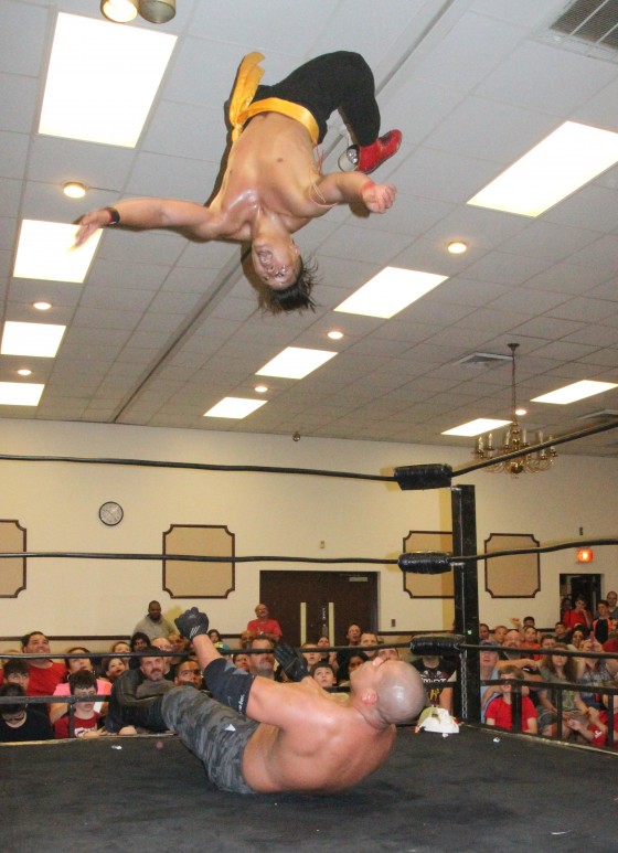 A hard fought victory for Kai Katana about to be sealed with this amazing moonsault on Ricky Reyes